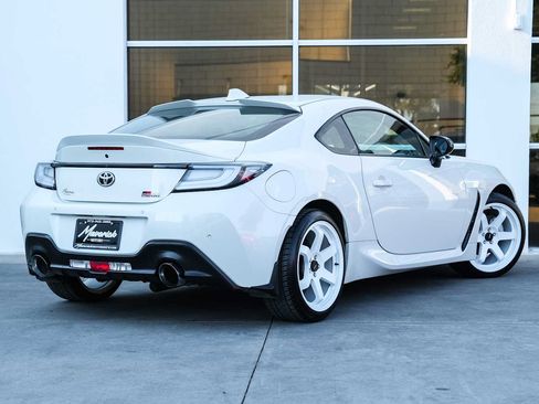 Used 2023 Toyota GR86 Premium RWD image 10