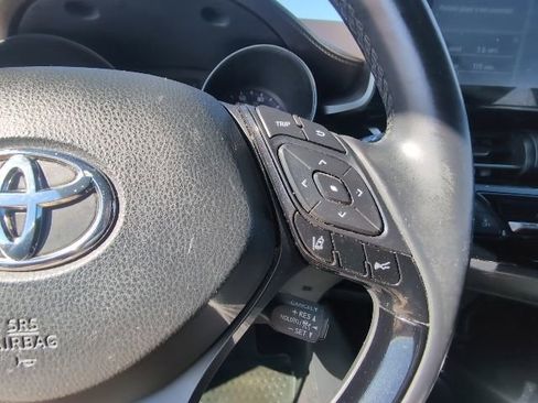 Used 2019 Toyota C-HR Limited image 16