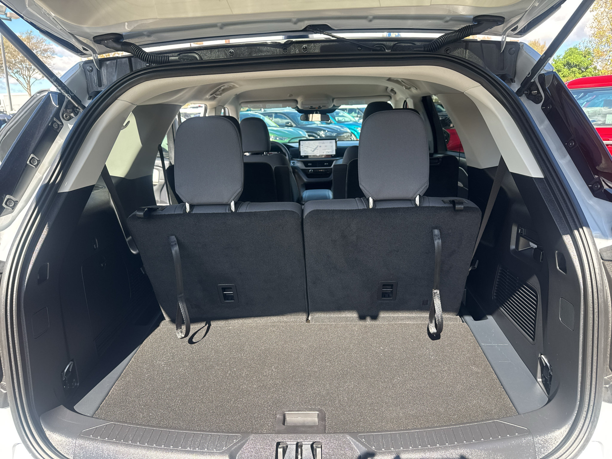 Used 2026 Ford Explorer Active RWD image 15