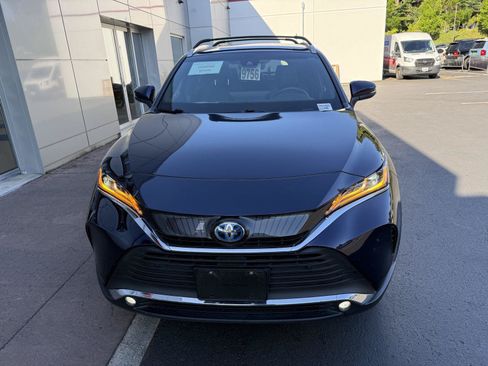 Certified 2024 Toyota Venza XLE AWD/4WD image 9