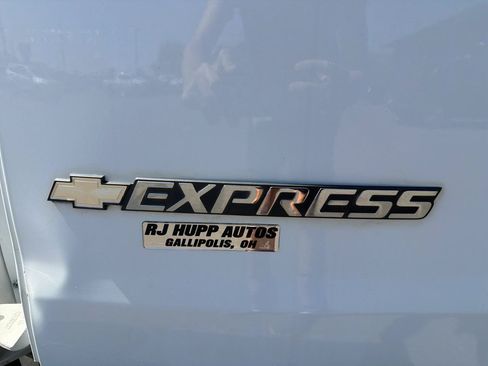 Used 2017 Chevrolet Express 2500 w/ Cold Climate Package RWD image 18