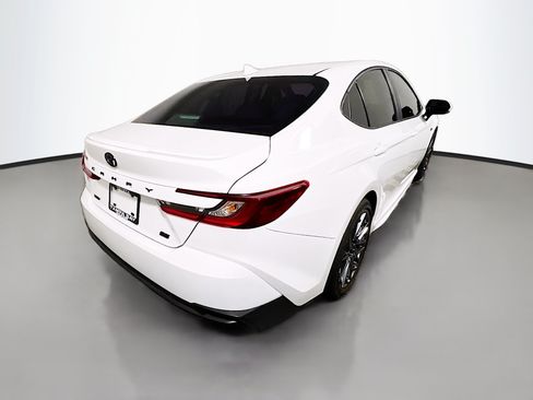 Used 2025 Toyota Camry SE w/ Convenience Package FWD image 4