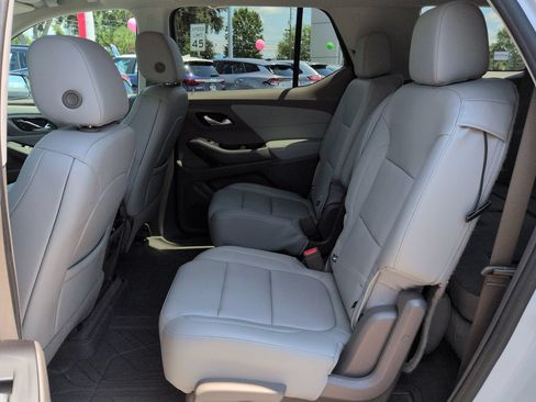 Used 2020 Chevrolet Traverse LT w/ LT Premium Package FWD image 14