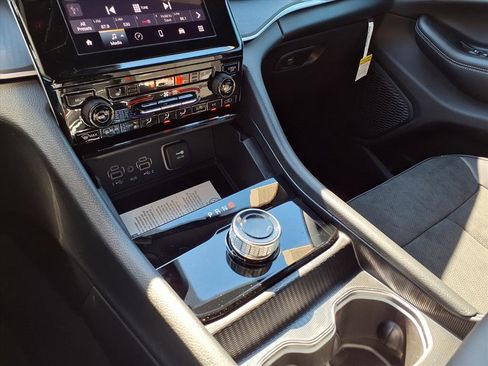 New 2025 Jeep Grand Cherokee L Altitude image 15