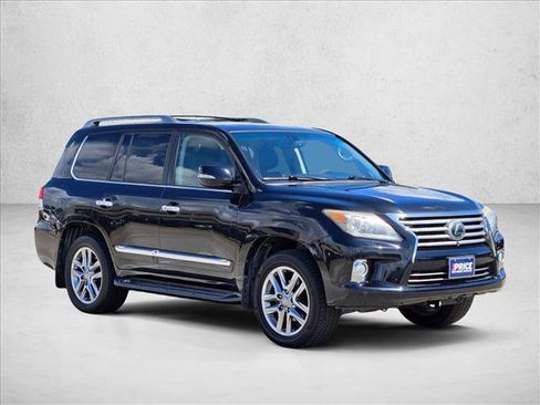 Used 2013 Lexus LX 570 4WD w/ Luxury Pkg w/Pre-crash image 3