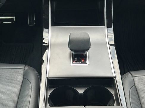 Used 2025 Land Rover Range Rover Velar Dynamic SE image 22