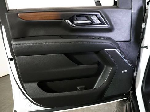 Used 2025 GMC Yukon XL Denali AWD/4WD image 27