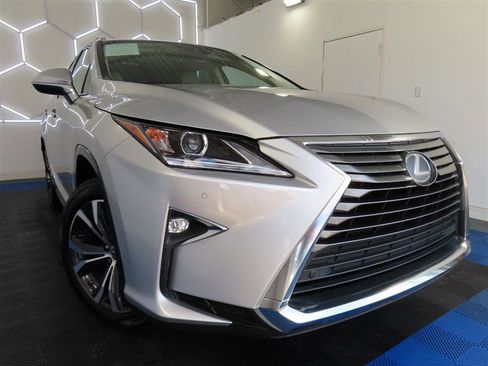 Used 2018 Lexus RX 350L FWD w/ Premium Package image 2