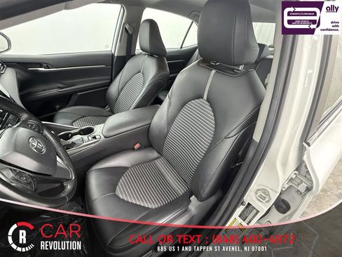 Used 2023 Toyota Camry SE image 9