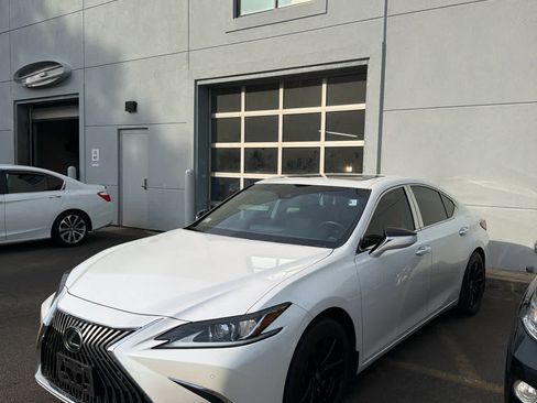 Used 2019 Lexus ES 350 w/ Premium Package FWD image 3