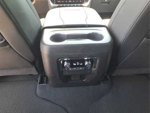 Used 2025 GMC Yukon Denali AWD/4WD image 15
