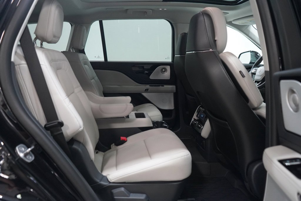 Used 2026 Lincoln Aviator Reserve AWD/4WD image 32