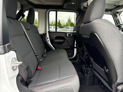 Used 2025 Jeep Wrangler Unlimited Rubicon AWD/4WD image 14