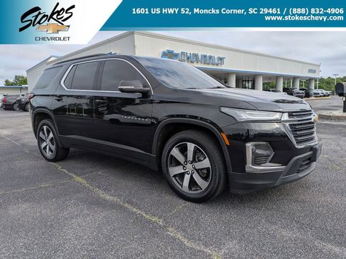 Used 2023 Chevrolet Traverse LT w/ LT Premium Package AWD/4WD image 1
