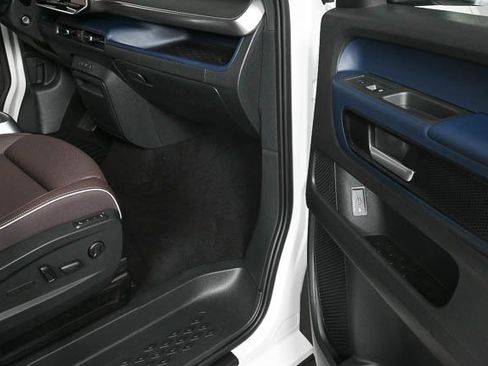 New 2025 Volkswagen ID. Buzz Pro S image 23