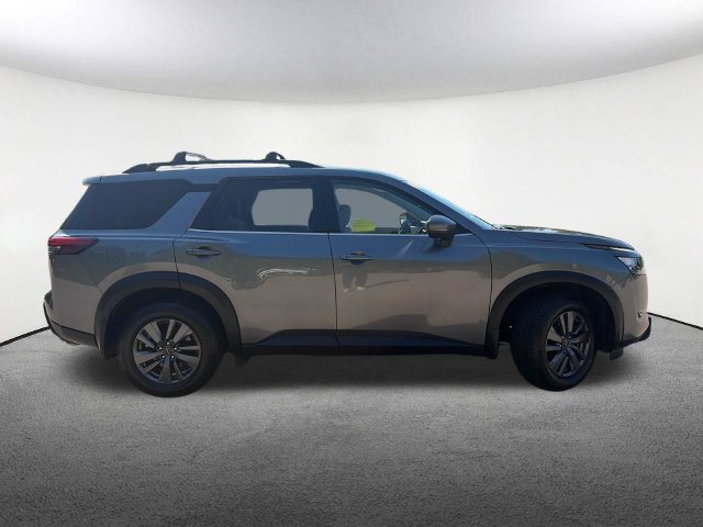 Used 2024 Nissan Pathfinder SV AWD/4WD image 15
