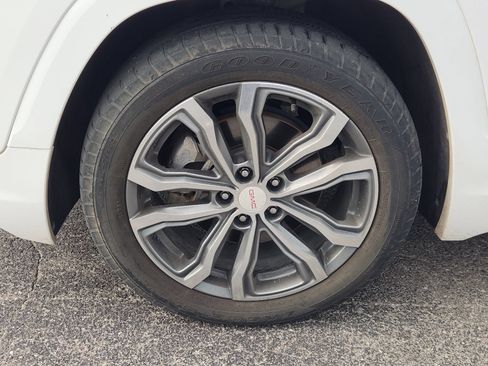 Used 2018 GMC Terrain Denali w/ Comfort Package FWD image 14