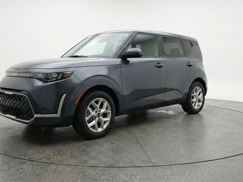 Used 2025 Kia Soul LX w/ LX Technology Package image 2