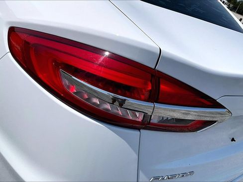 Used 2020 Ford Fusion SE FWD image 27