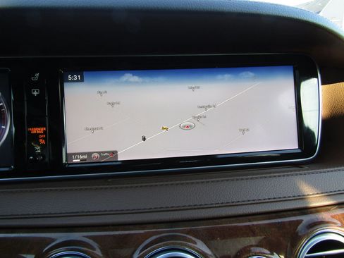 Used 2014 Mercedes-Benz S 550 Sedan w/ Sport Package w/ Sport Package image 28