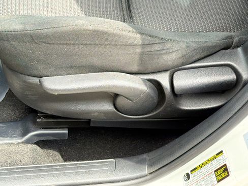 Used 2013 MAZDA MAZDA3 i Touring w/ Preferred Equipment Pkg image 24