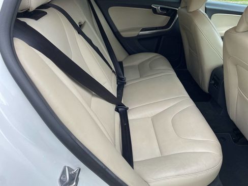 Used 2017 Volvo V60 T5 Cross Country w/ Climate Package image 23