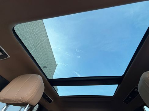 Used 2025 Land Rover Range Rover SE image 33