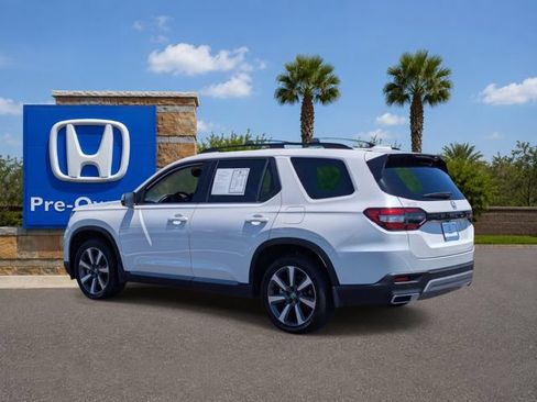 Certified 2025 Honda Pilot Touring image 4