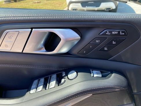 Used 2020 BMW X7 M50i image 17