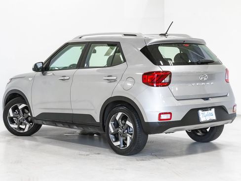 Used 2025 Hyundai Venue SEL FWD image 29