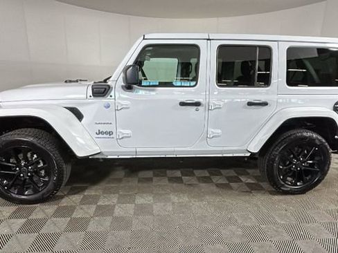 Used 2024 Jeep Wrangler Unlimited Sahara AWD/4WD image 6