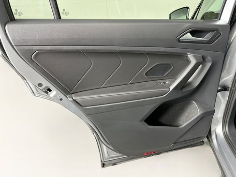 Used 2023 Volkswagen Tiguan SE image 25