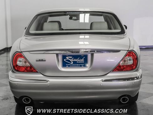 Used 2004 Jaguar XJ8 image 10