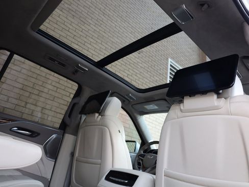 Used 2021 Cadillac Escalade Premium Luxury Platinum w/ LPO, Floor Liner Package AWD/4WD image 30