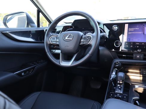 Used 2024 Lexus NX 250 FWD w/ Towing Package (2000 Lbs) image 12