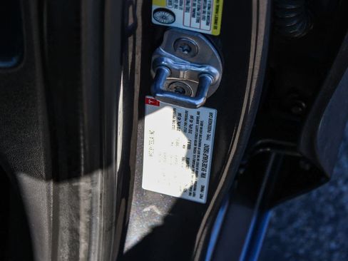 Used 2018 Tesla Model 3 Mid Range image 24