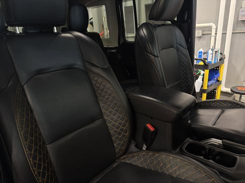 Used 2021 Jeep Wrangler Unlimited Sahara image 24