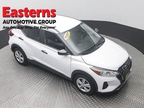 Used 2023 Nissan Kicks S FWD image 3
