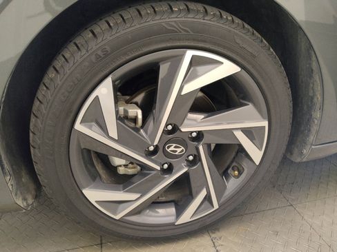 Used 2025 Hyundai Elantra Sport FWD image 31