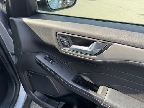 Used 2022 Ford Escape SEL image 30