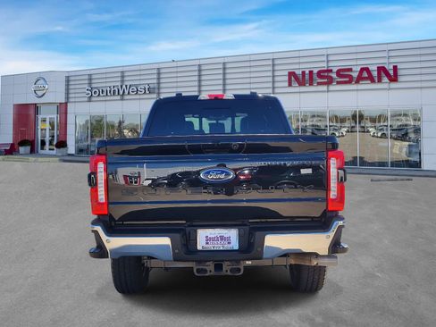 Used 2024 Ford F250 Lariat w/ FX4 Off-Road Package image 8