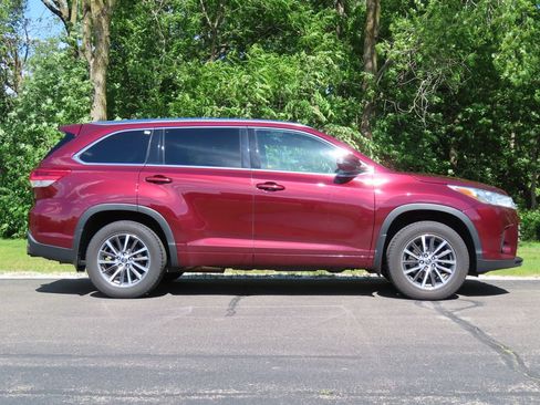 Used 2018 Toyota Highlander XLE AWD/4WD image 2