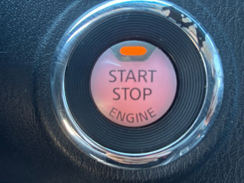 Used 2016 Nissan Pathfinder SV image 28