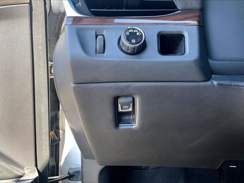 Used 2020 Cadillac Escalade Premium Luxury RWD image 36