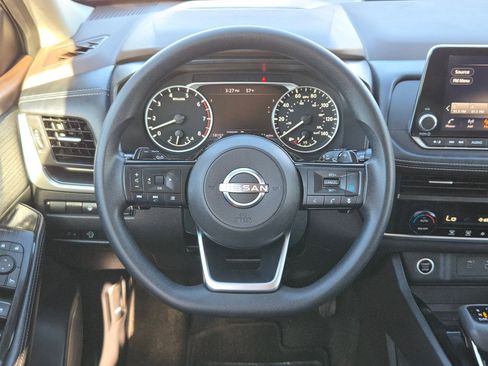 Used 2023 Nissan Rogue SV image 20