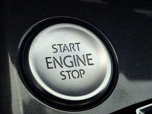 Used 2021 Volkswagen Tiguan SE R-Line image 25