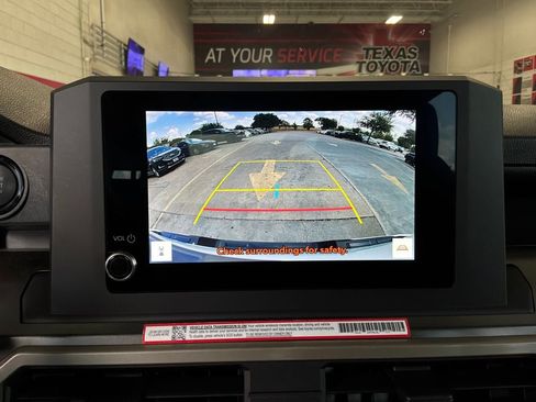 Used 2025 Toyota Tacoma SR5 AWD/4WD image 34