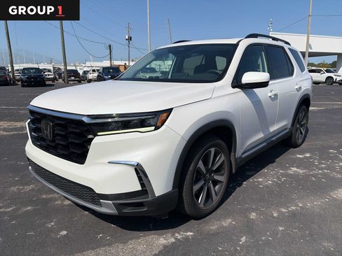 Used 2024 Honda Pilot Touring image 1