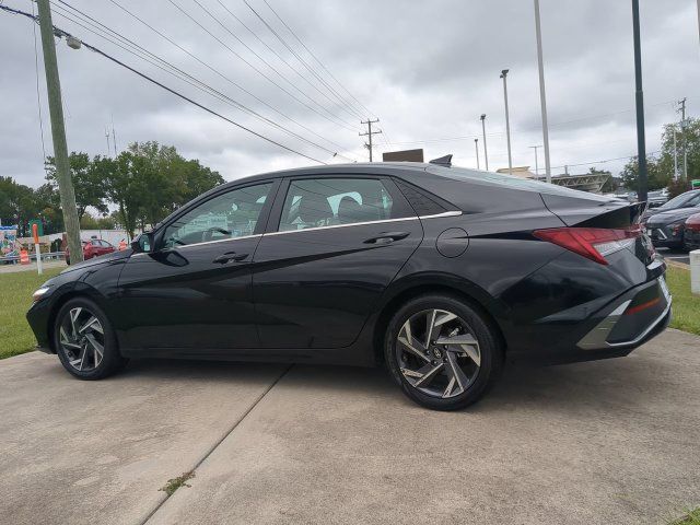 Used 2025 Hyundai Elantra SEL FWD image 6
