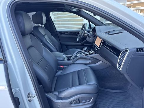 Used 2023 Porsche Cayenne Platinum Edition AWD/4WD image 9